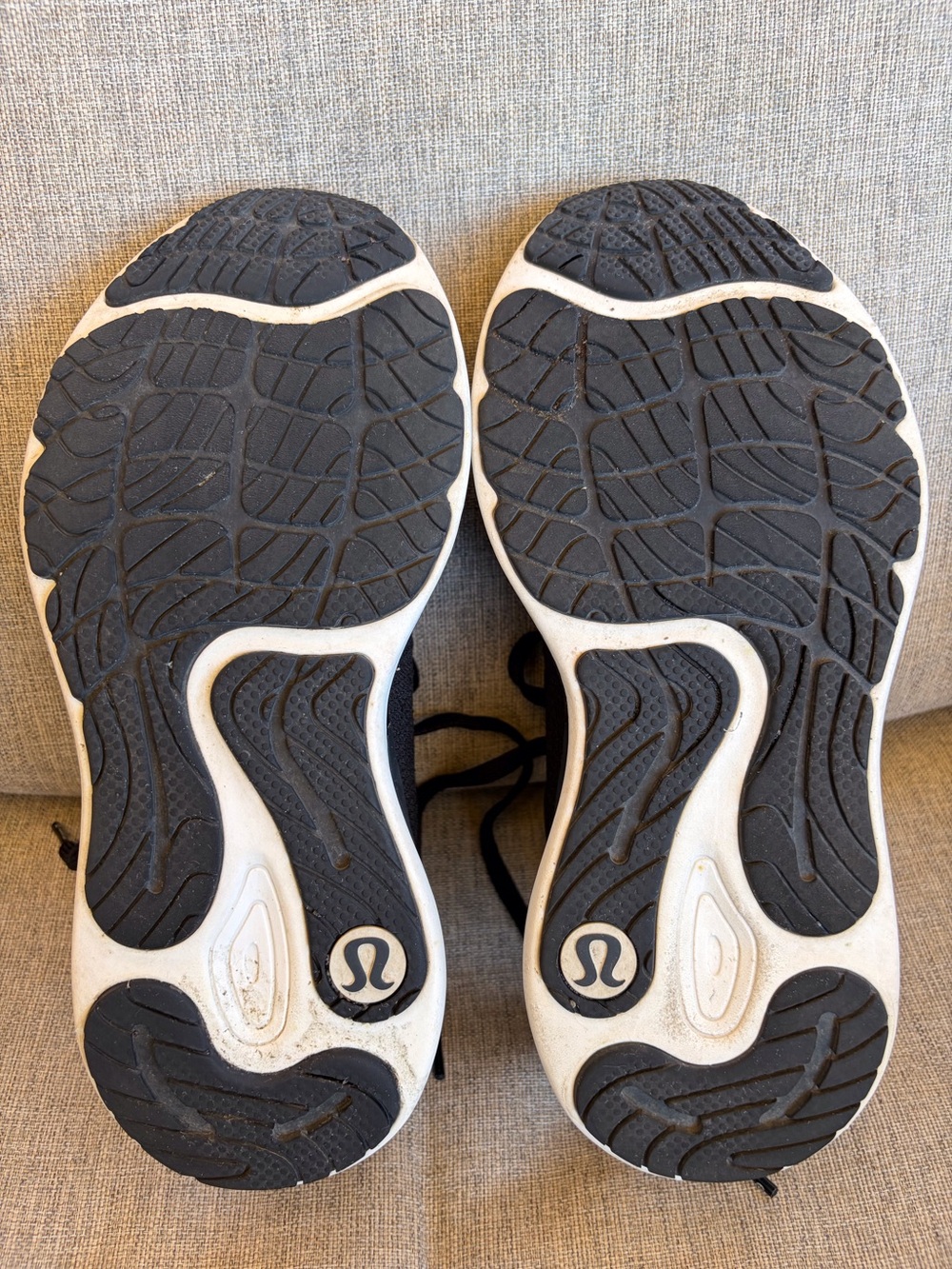 Lululemon Blissfeel 2 Black and White Womens Running Shoes - Picture 15 of 16